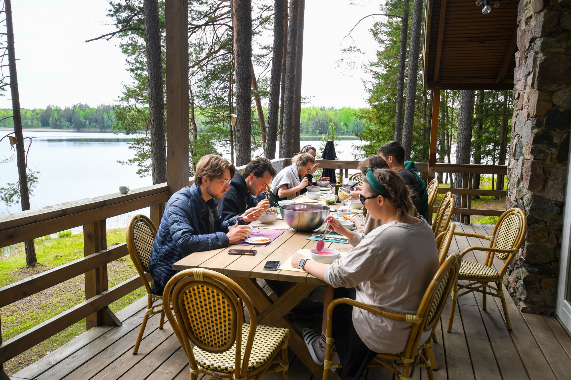 Turing College staff having lunch in the nature